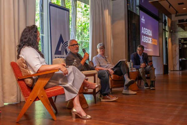 Malu Weber, Paulo Nassar, Yacoff Sarkovas e Hamilton dos Santos na mesa "Governança na agenda 2025" (crédito: Tati Nolla)